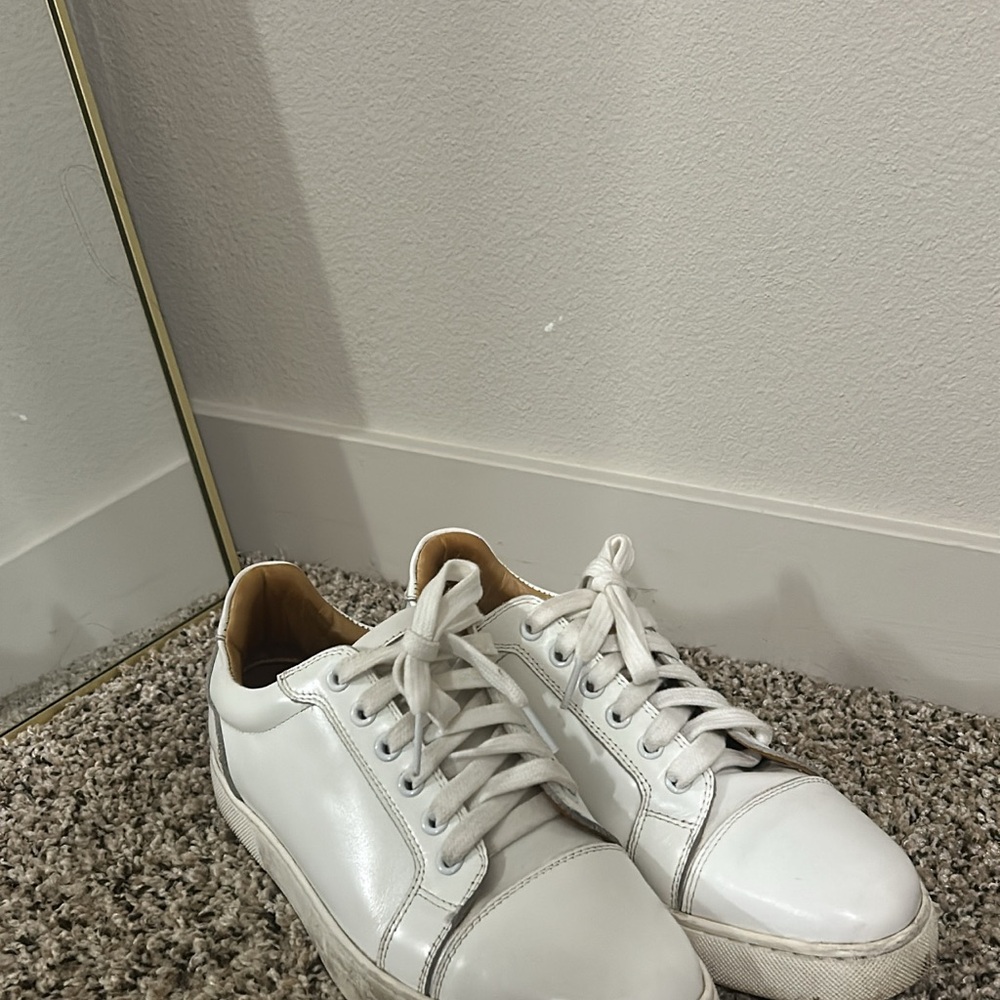 Red bottoms  Low-Top Sneakers